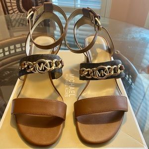 NWT/NIB Michael Kors Roxane Chain Detail Leather And Logo Dress Sandals Size 8